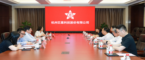 上城区委副书记、区长何亦星一行莅临必赢国际437调研